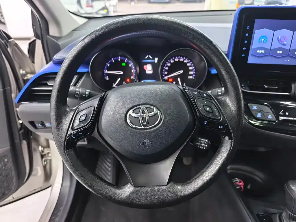 Toyota C-HR — фото 7