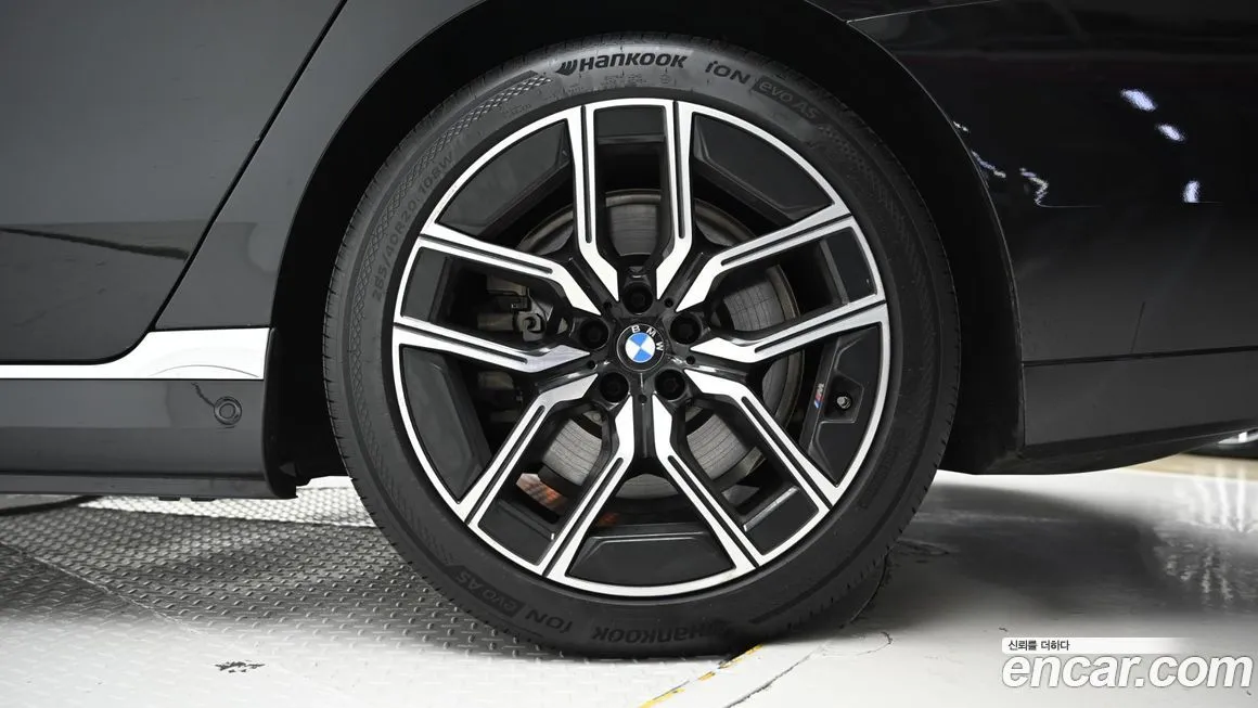BMW i7 — фото 4