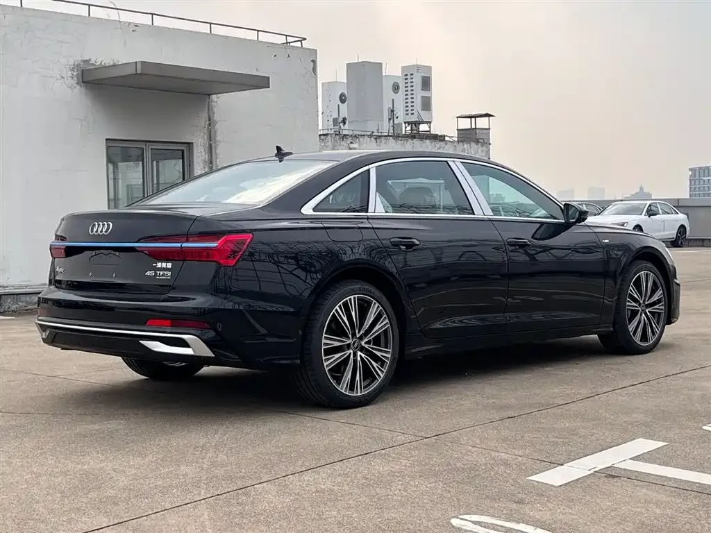 Audi A6L — фото 2