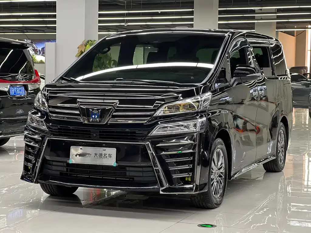 Toyota Vellfire — фото 1