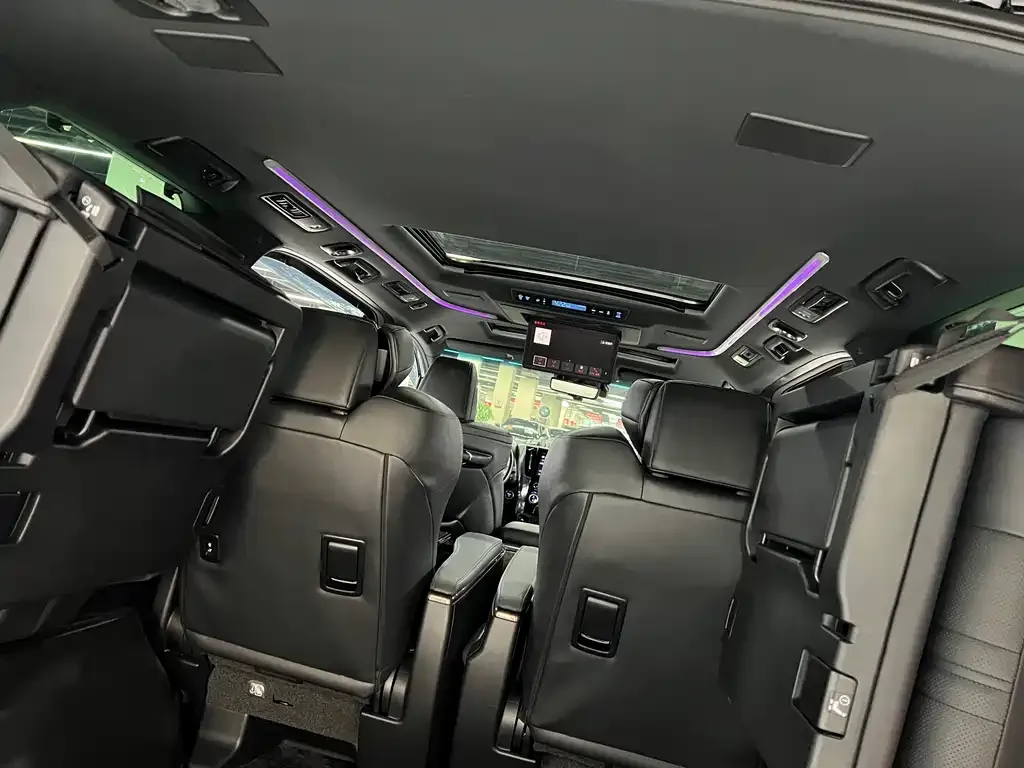 Toyota Vellfire — фото 2