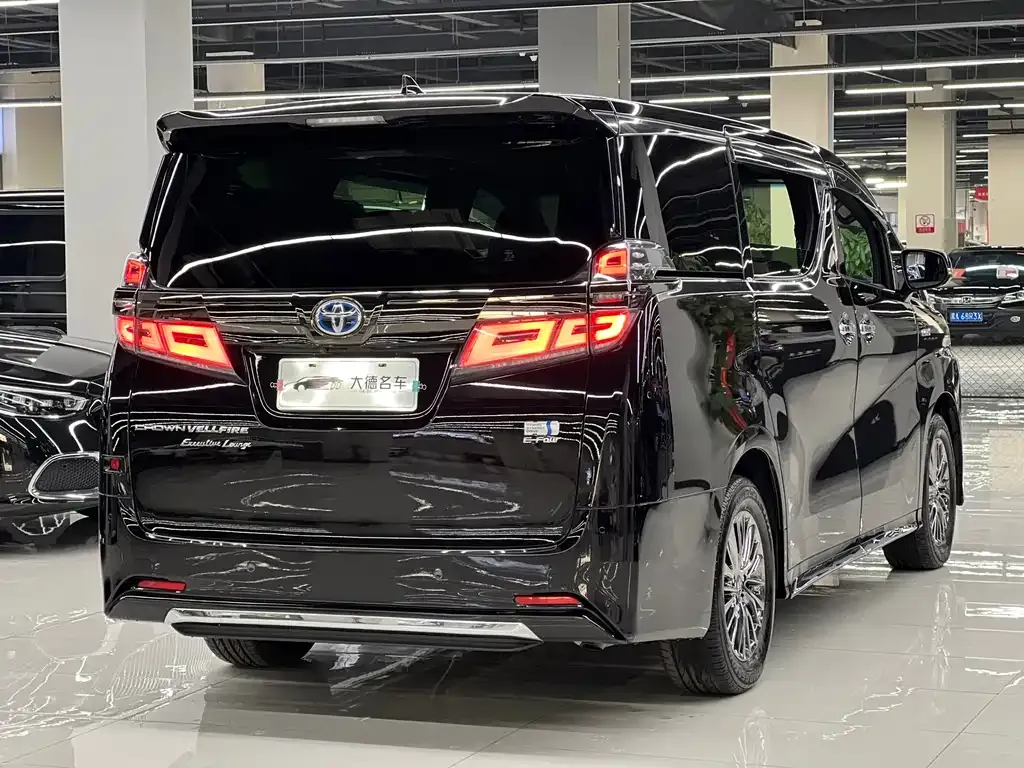 Toyota Vellfire — фото 3