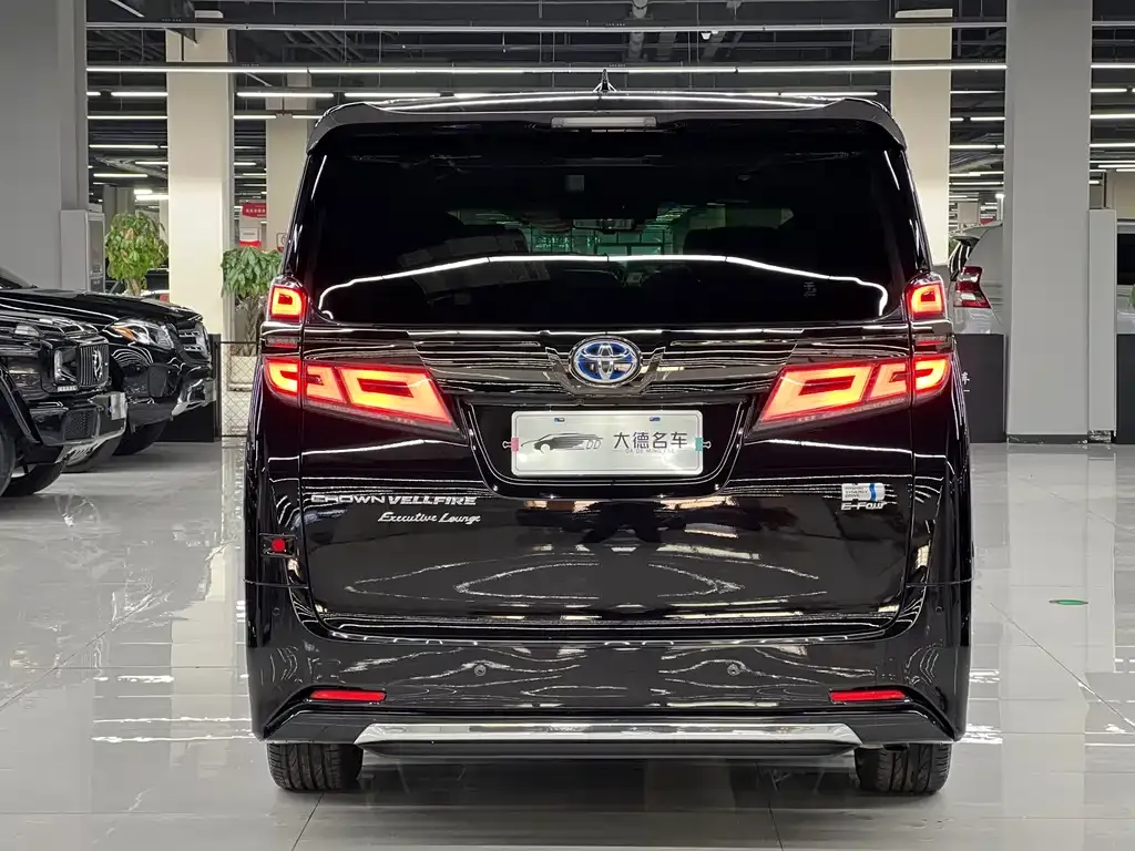 Toyota Vellfire — фото 10