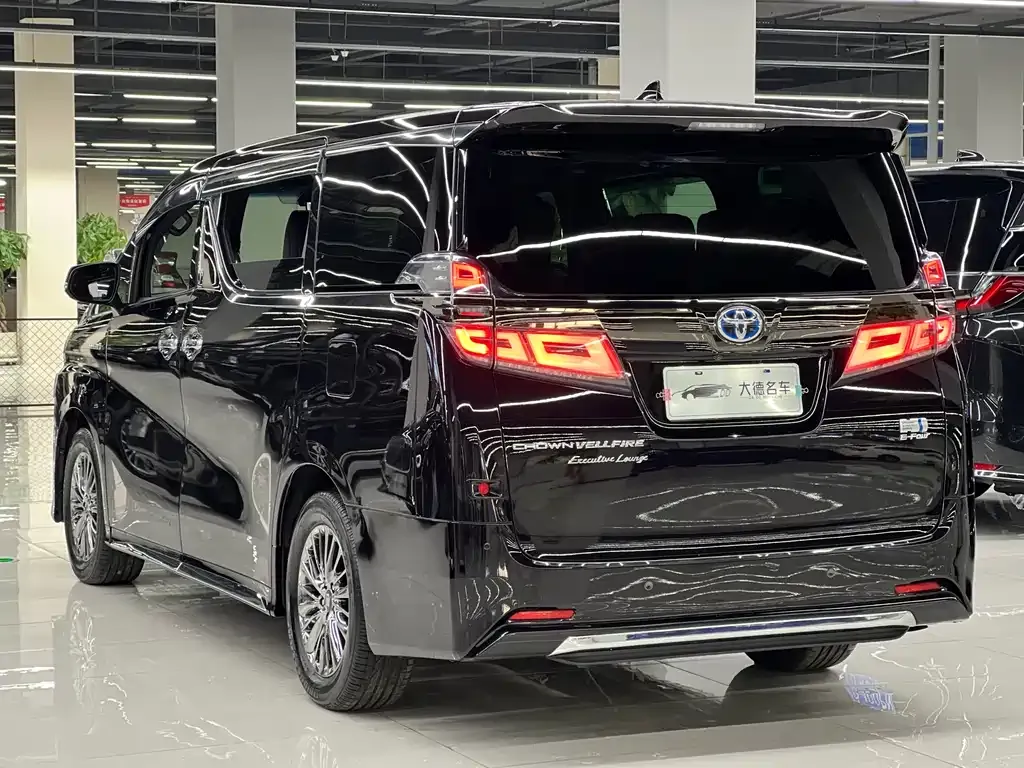 Toyota Vellfire — фото 9