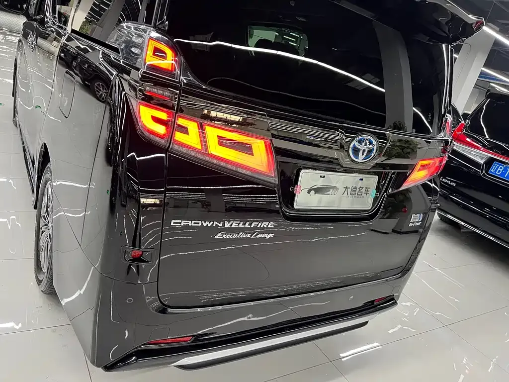 Toyota Vellfire — фото 8