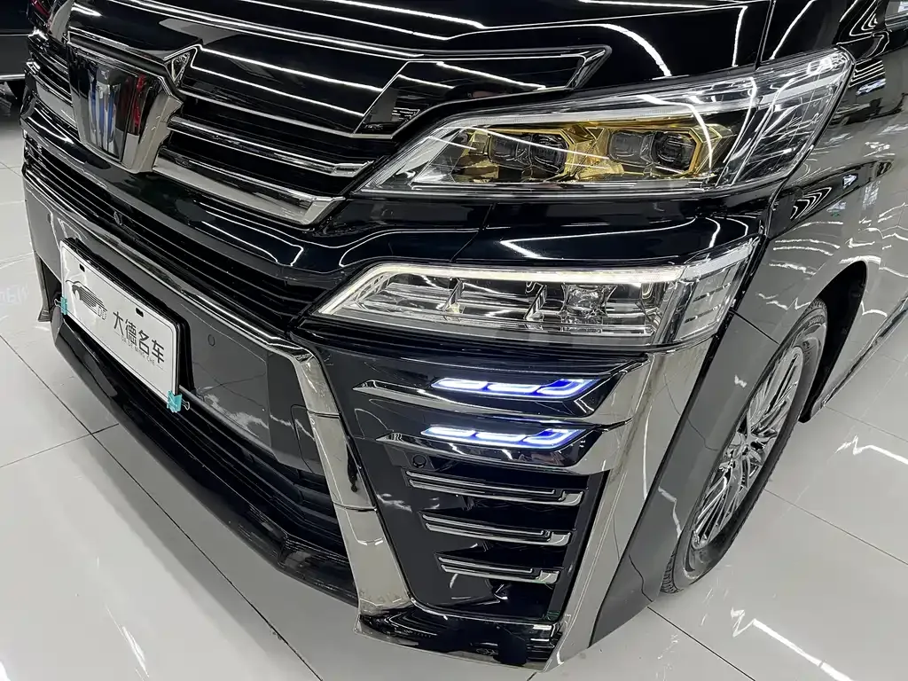 Toyota Vellfire — фото 6