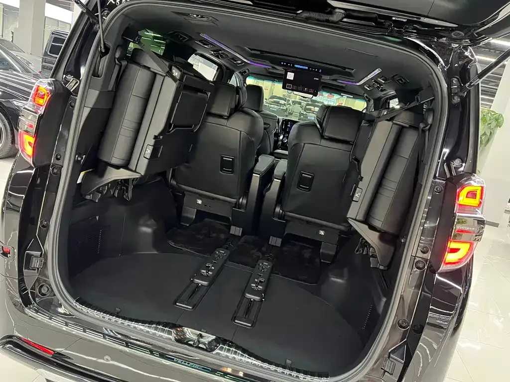 Toyota Vellfire — фото 5