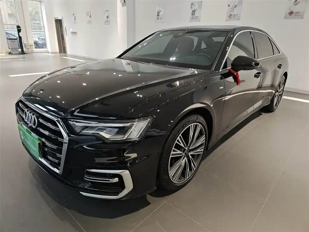 Audi A6L — фото 1