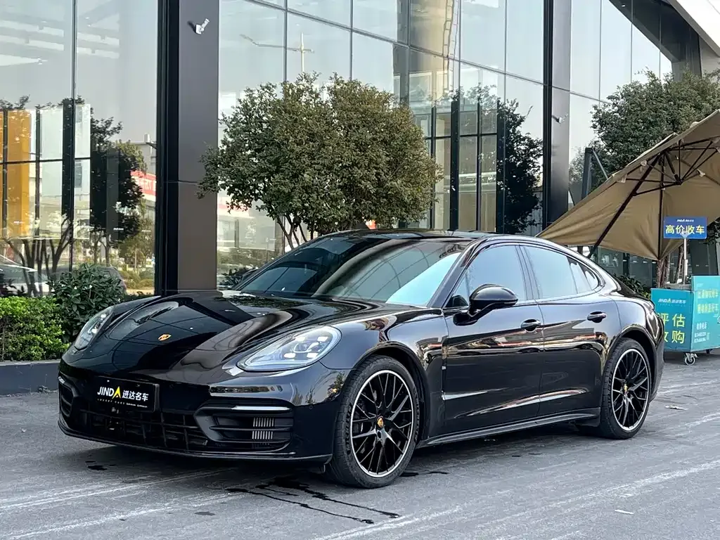 Porsche Panamera — фото 1
