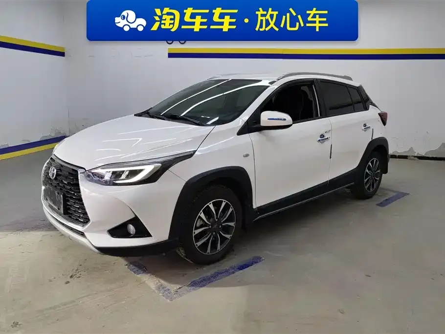 Toyota Yaris L — фото 1