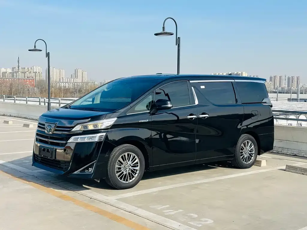 Toyota Vellfire — фото 1