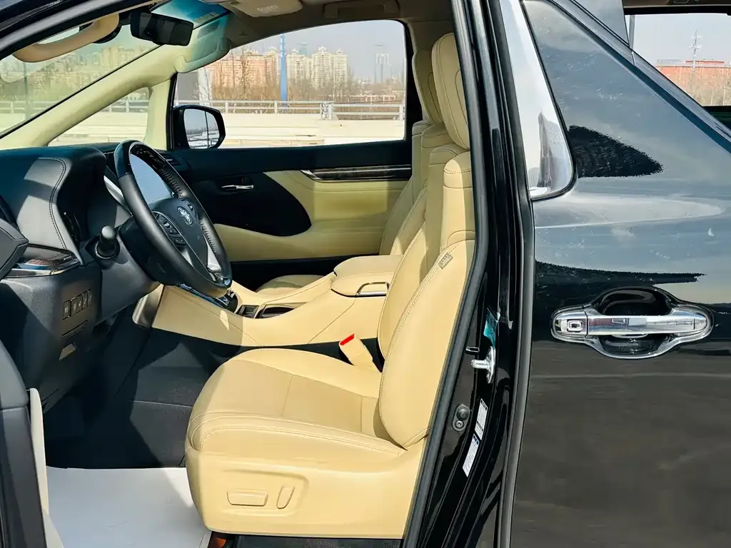 Toyota Vellfire — фото 10