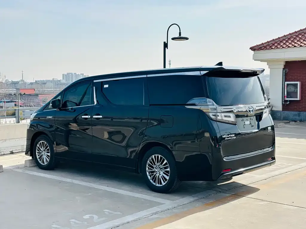 Toyota Vellfire — фото 2