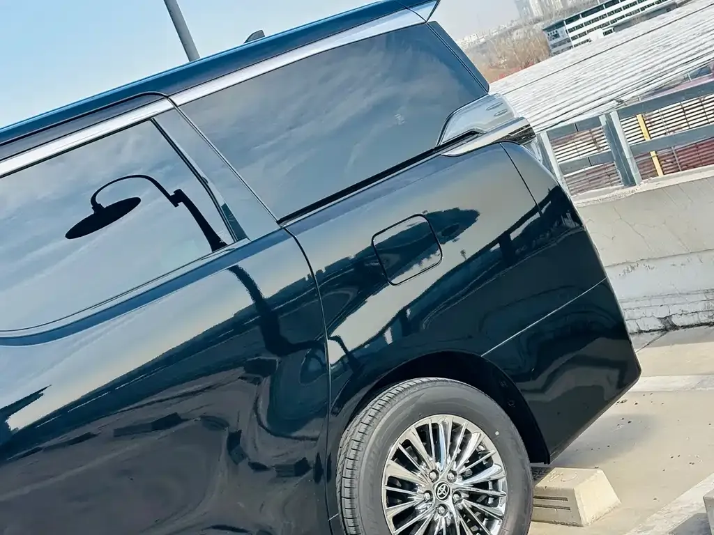 Toyota Vellfire — фото 9