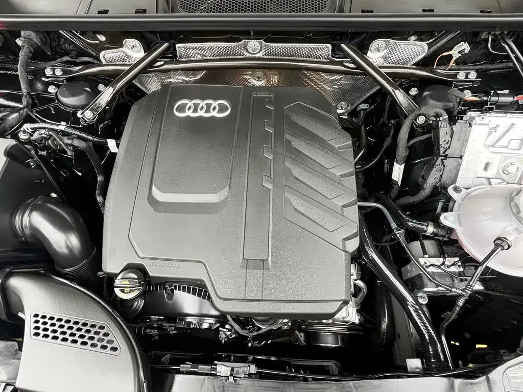 Audi Q5L — фото 5