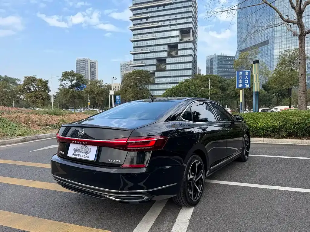 Volkswagen Passat — фото 10