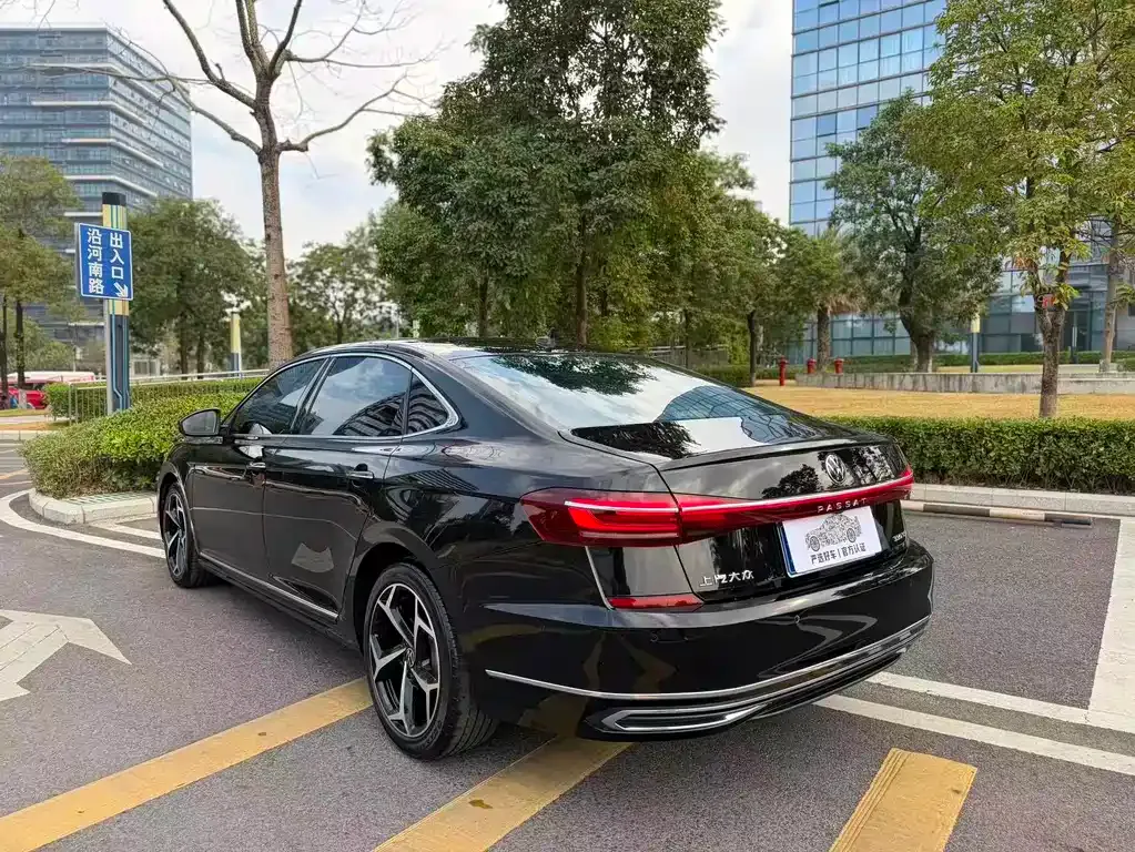 Volkswagen Passat — фото 6