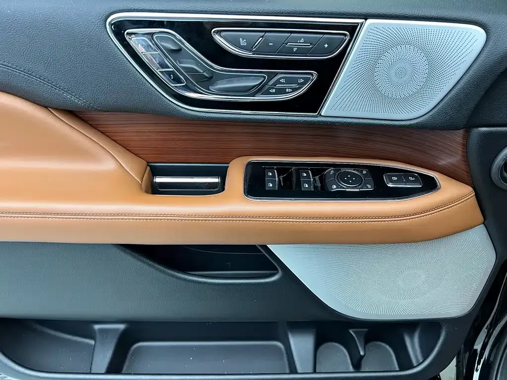 Lincoln Navigator — фото 10