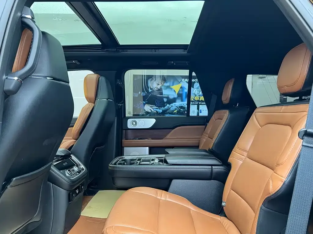 Lincoln Navigator — фото 9