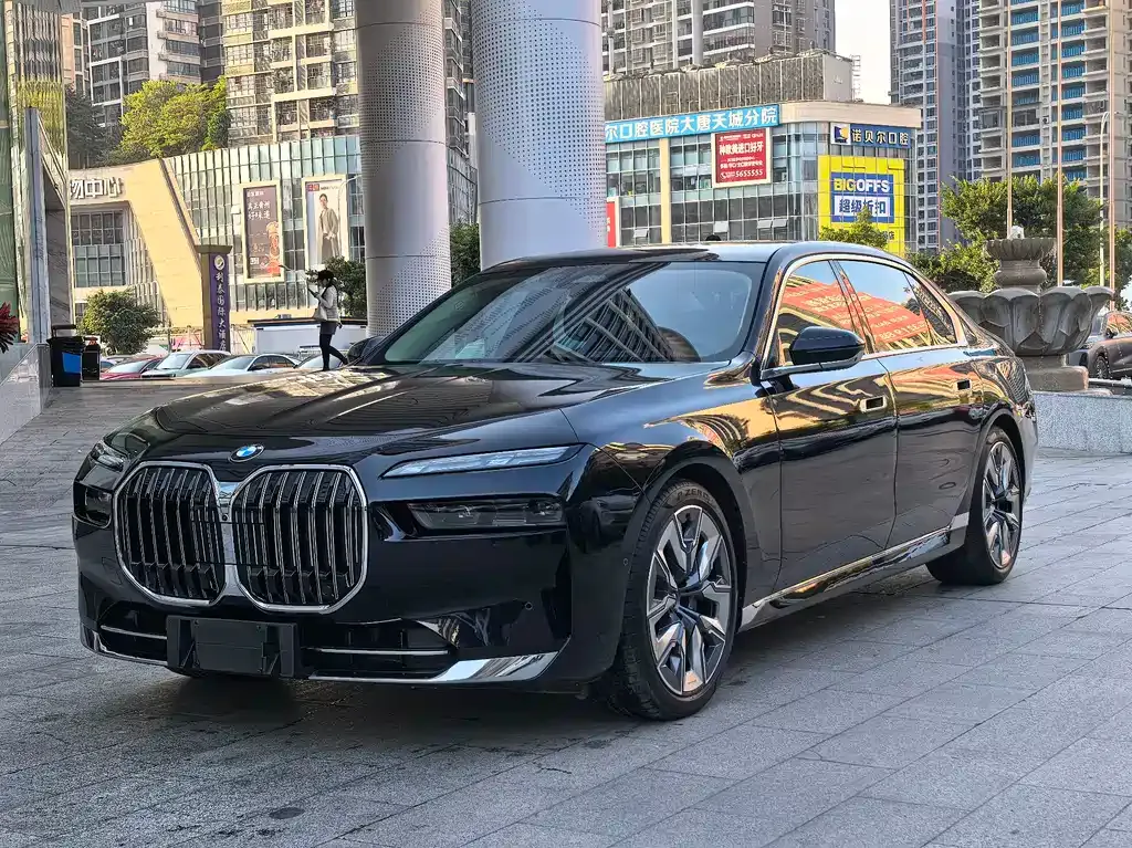 BMW 7 Series — фото 1