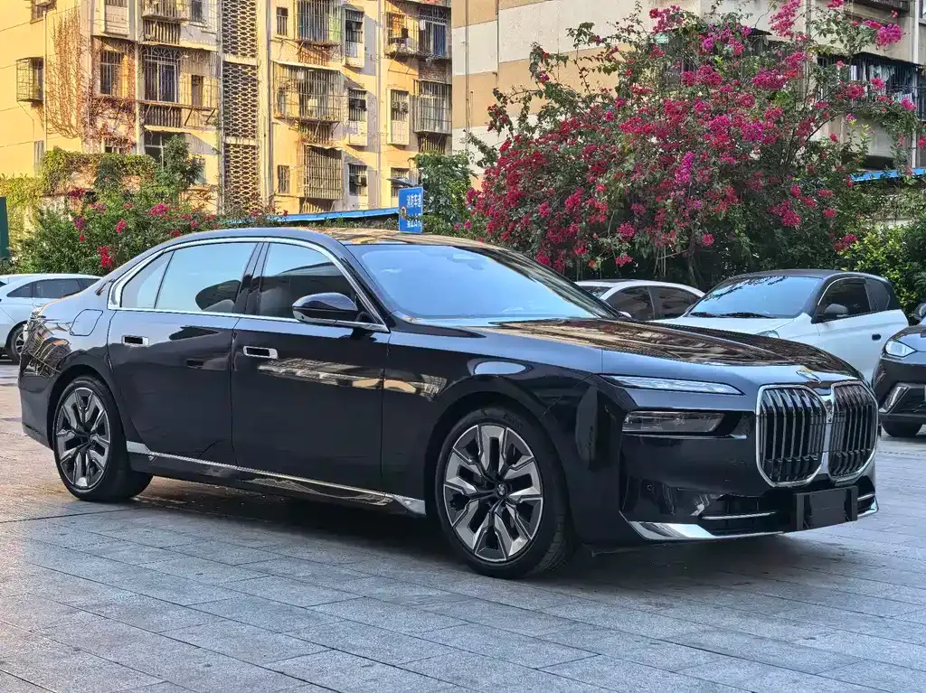 BMW 7 Series — фото 10