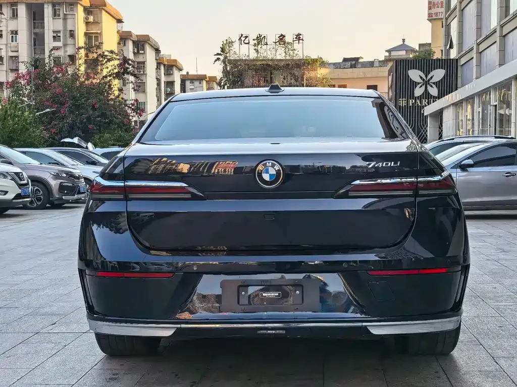BMW 7 Series — фото 2