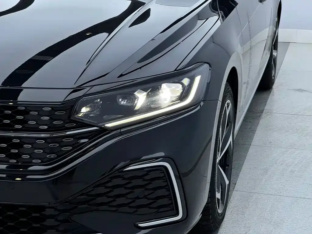 Volkswagen Passat — фото 9