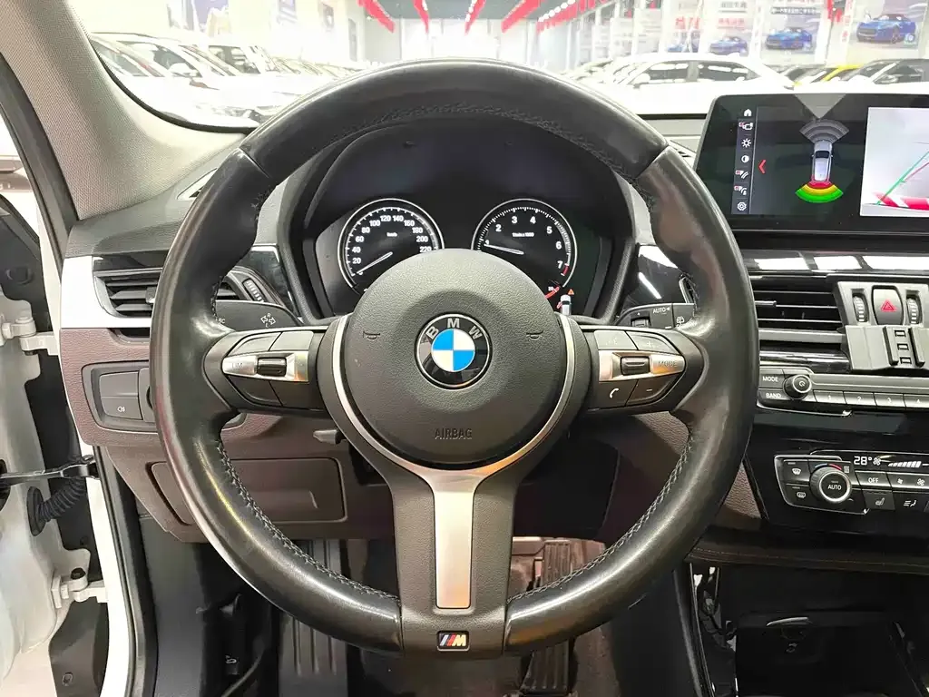 BMW X1 — фото 9