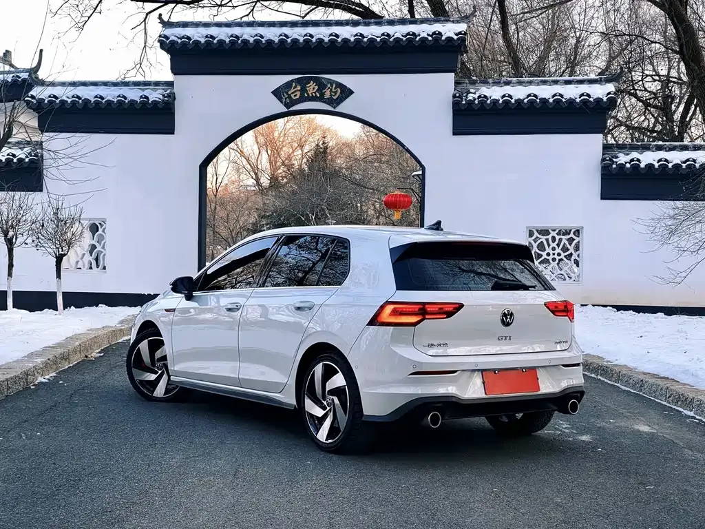 Volkswagen Golf GTI — фото 10