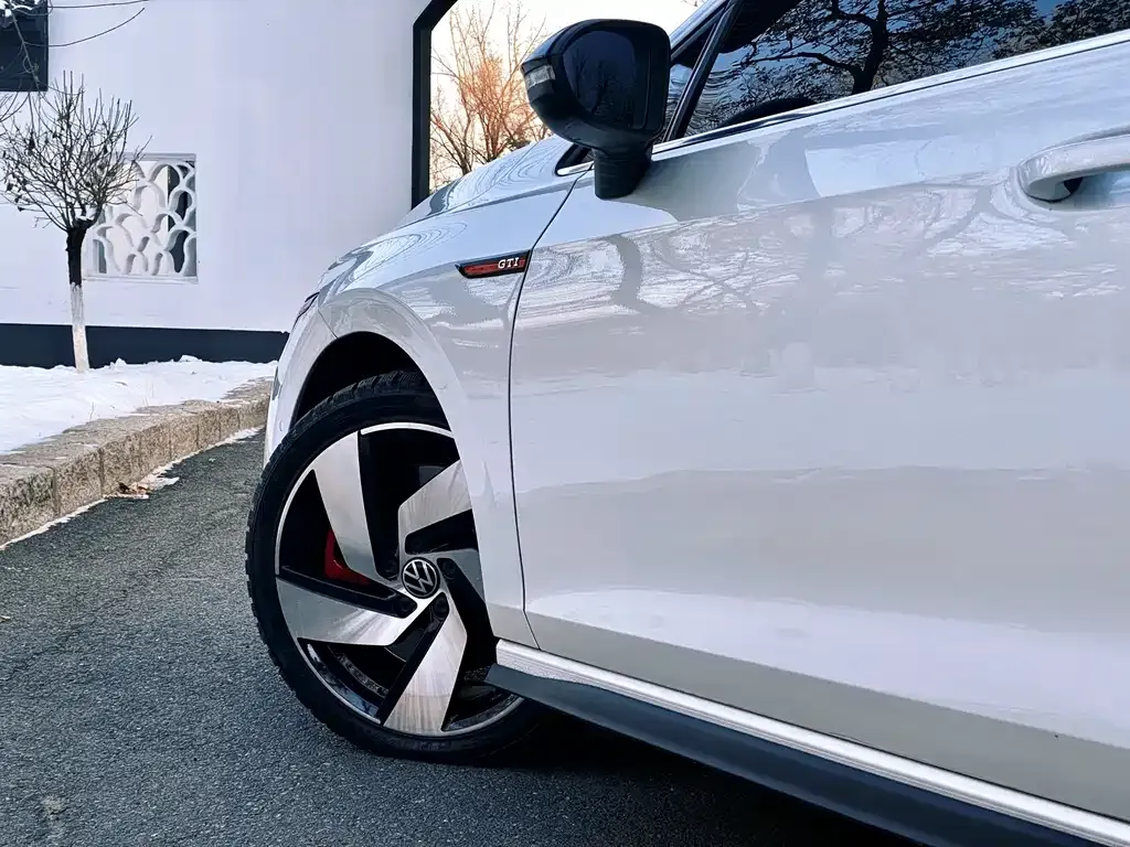 Volkswagen Golf GTI — фото 8