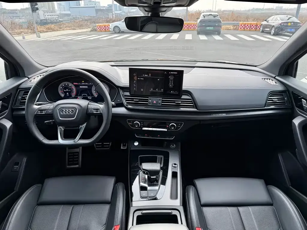 Audi Q5L — фото 5