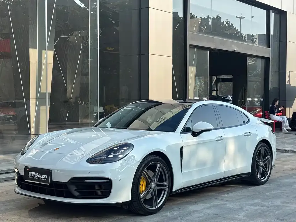 Porsche Panamera — фото 1