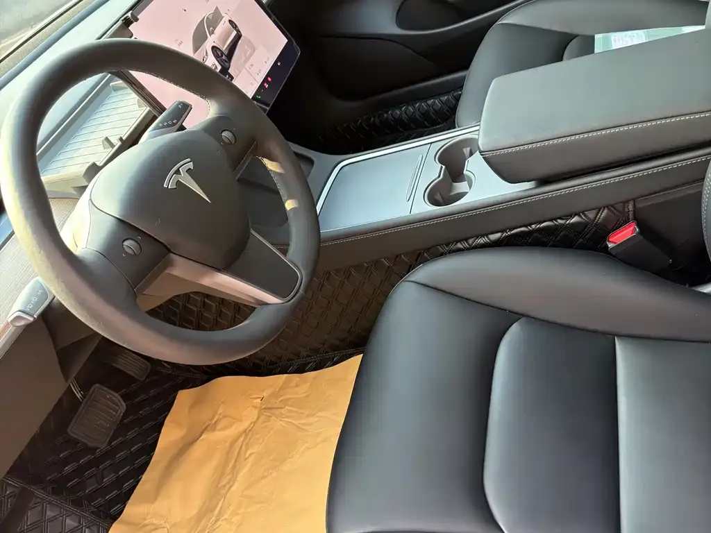 Tesla Model 3 — фото 9