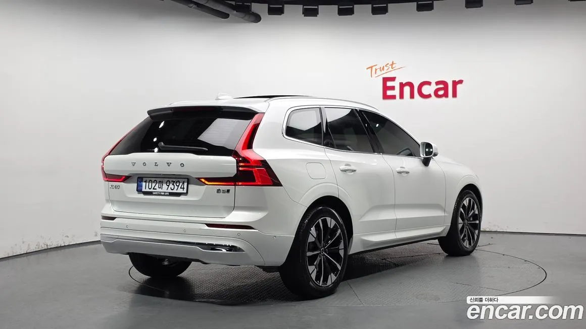 Volvo XC60 — фото 9