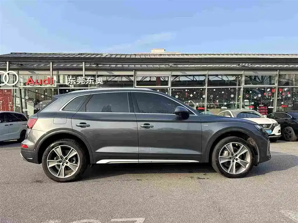 Audi Q5L — фото 6