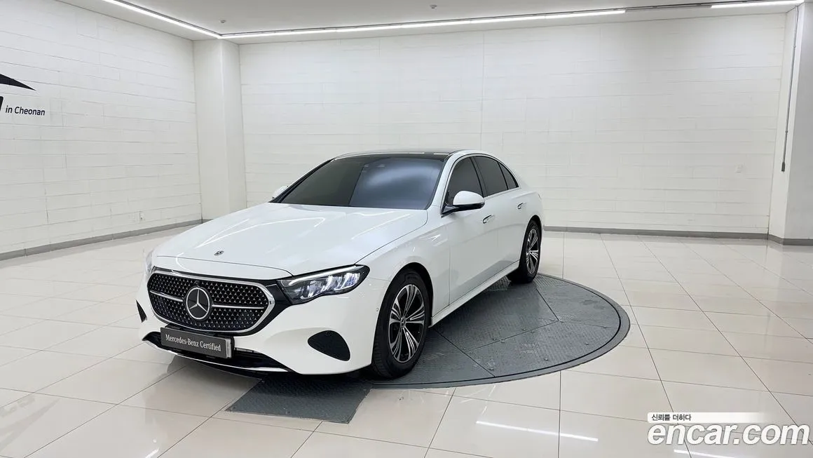 Mercedes-Benz E-Class — фото 1