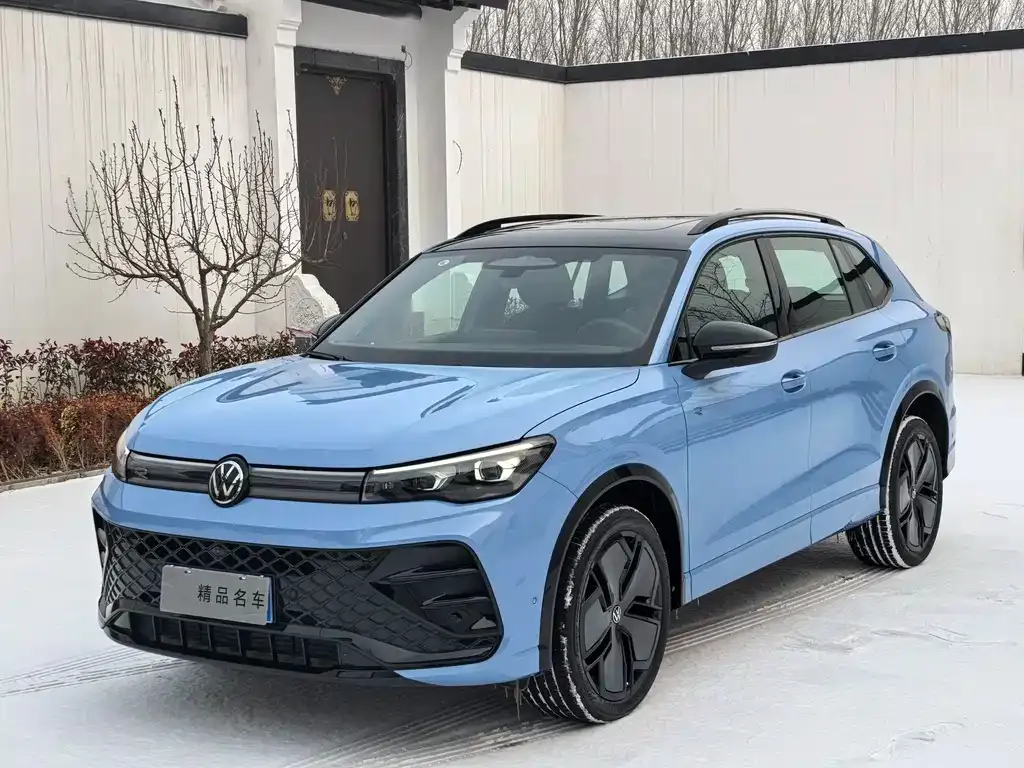 Volkswagen Tiguan L — фото 1