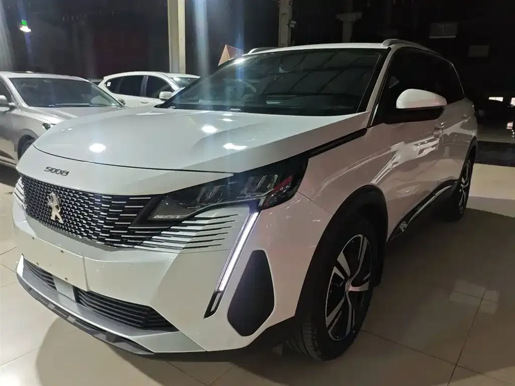 Peugeot 5008 — фото 1