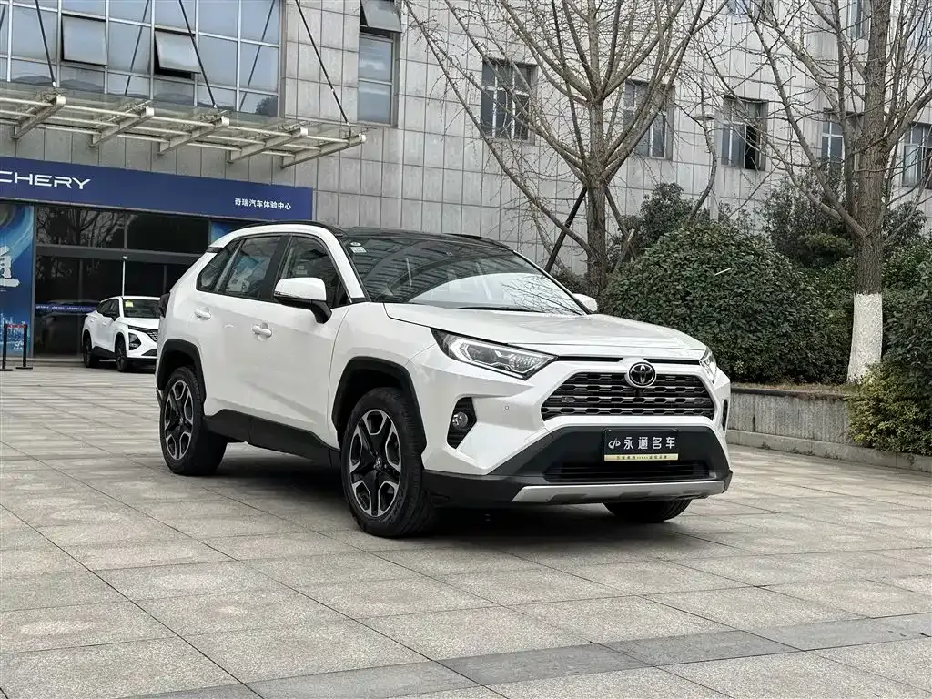 Toyota RAV4 — фото 10