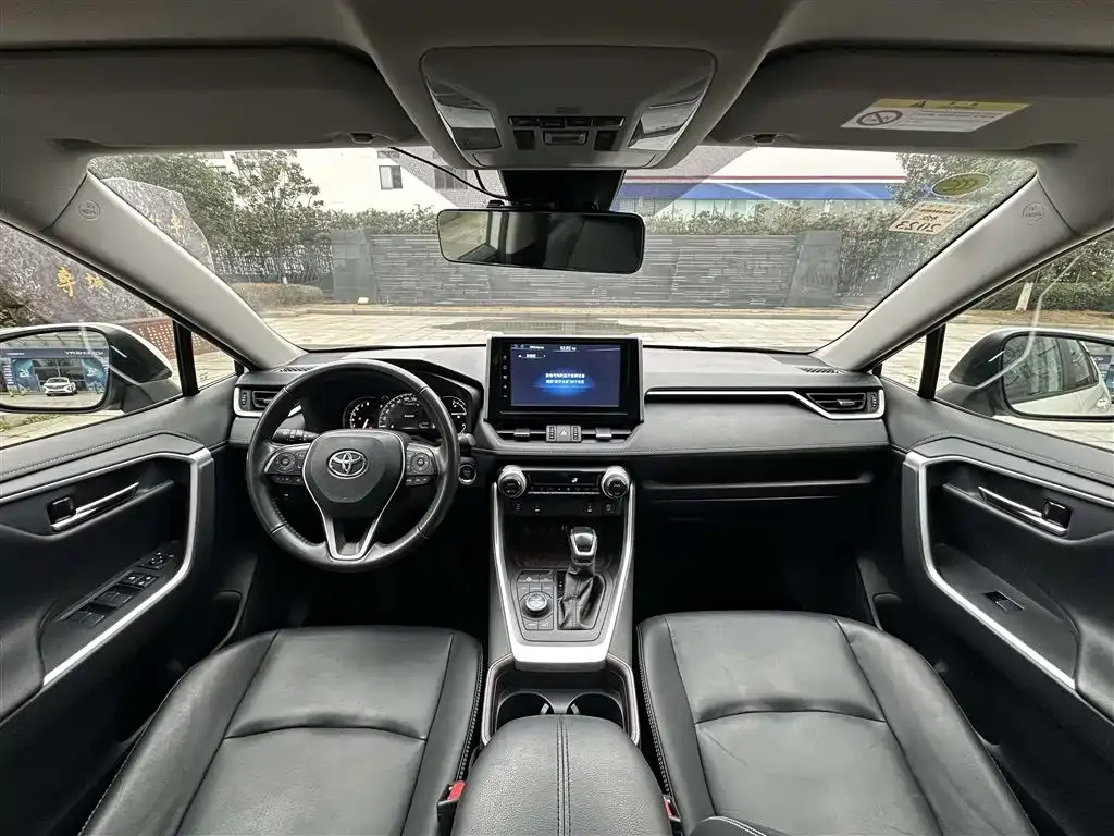 Toyota RAV4 — фото 2