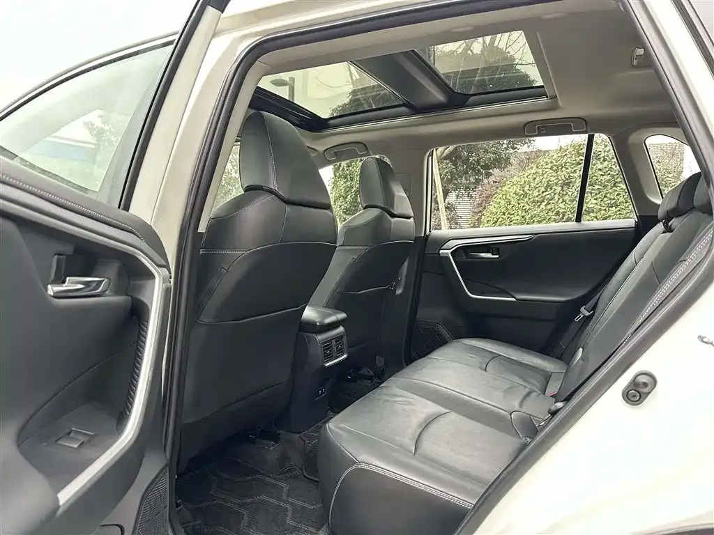 Toyota RAV4 — фото 3