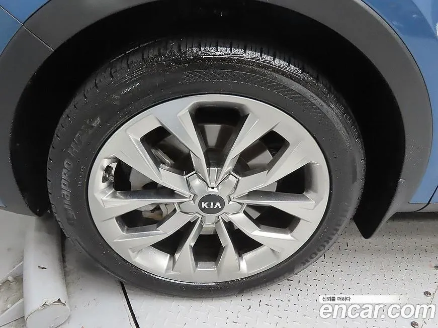 Kia Sorento — фото 8