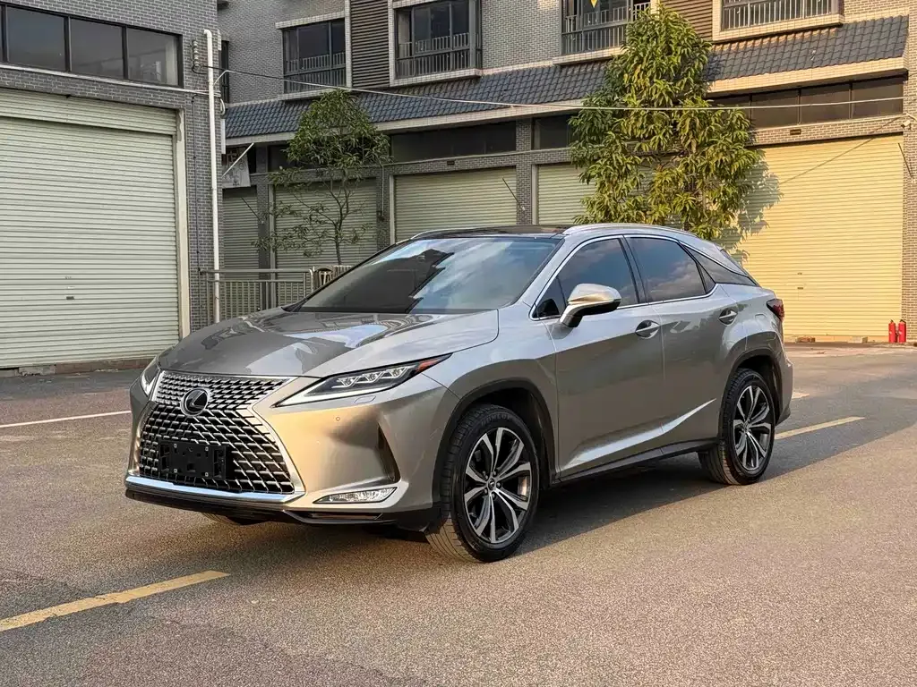 Lexus RX — фото 1