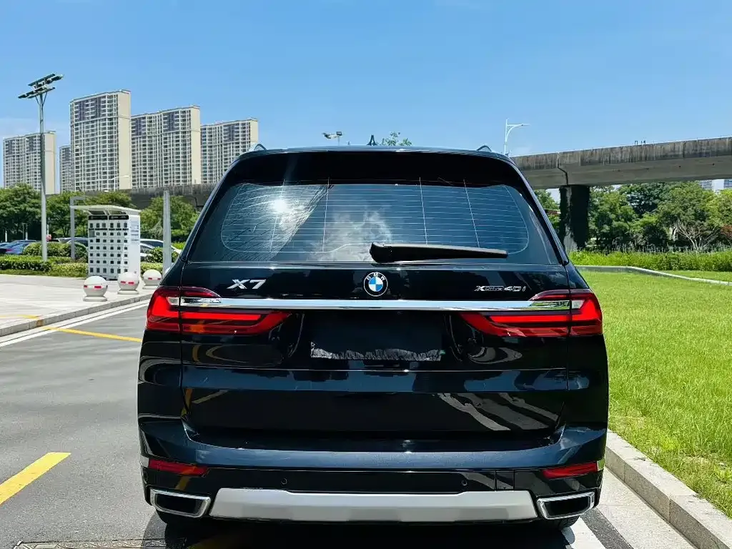 BMW X7 — фото 7