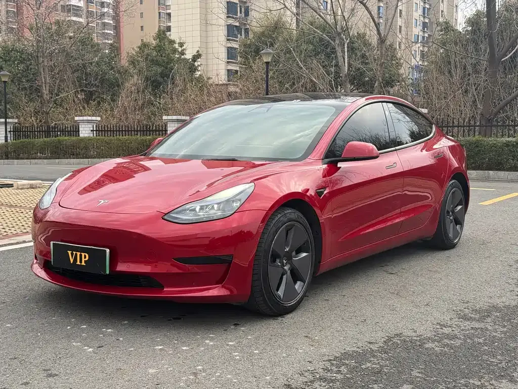 Tesla Model 3 — фото 1