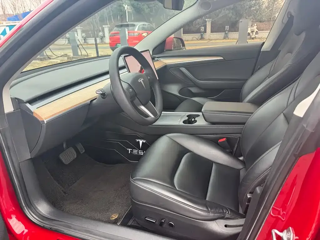 Tesla Model 3 — фото 2