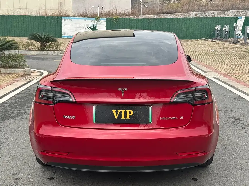 Tesla Model 3 — фото 4