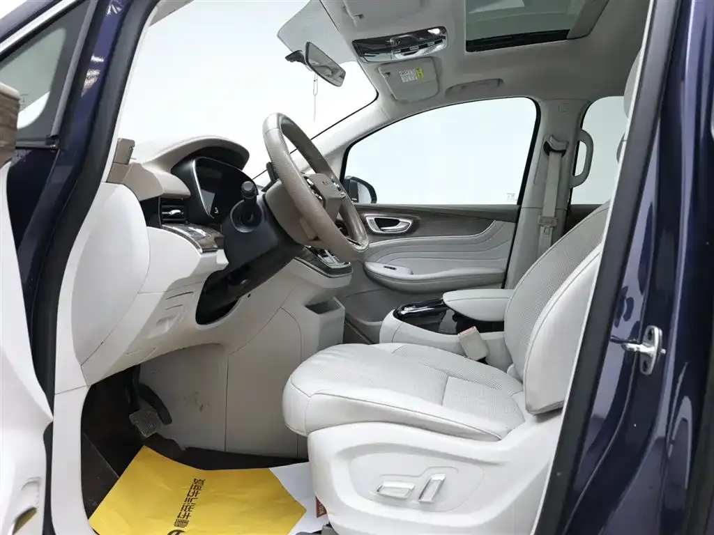 Roewe iMAX8 New Energy — фото 8