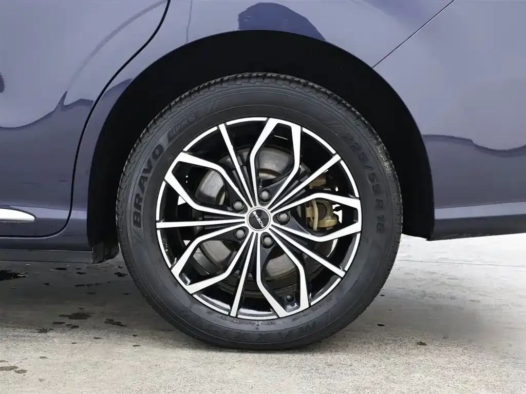 Roewe iMAX8 New Energy — фото 10