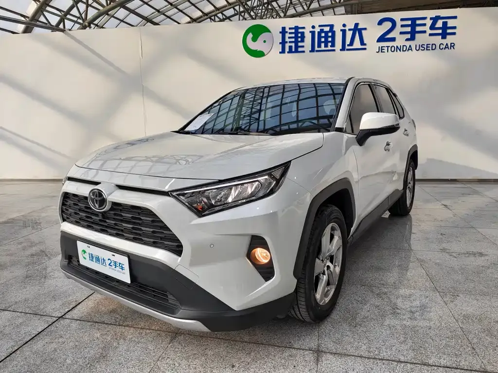 Toyota RAV4 — фото 1